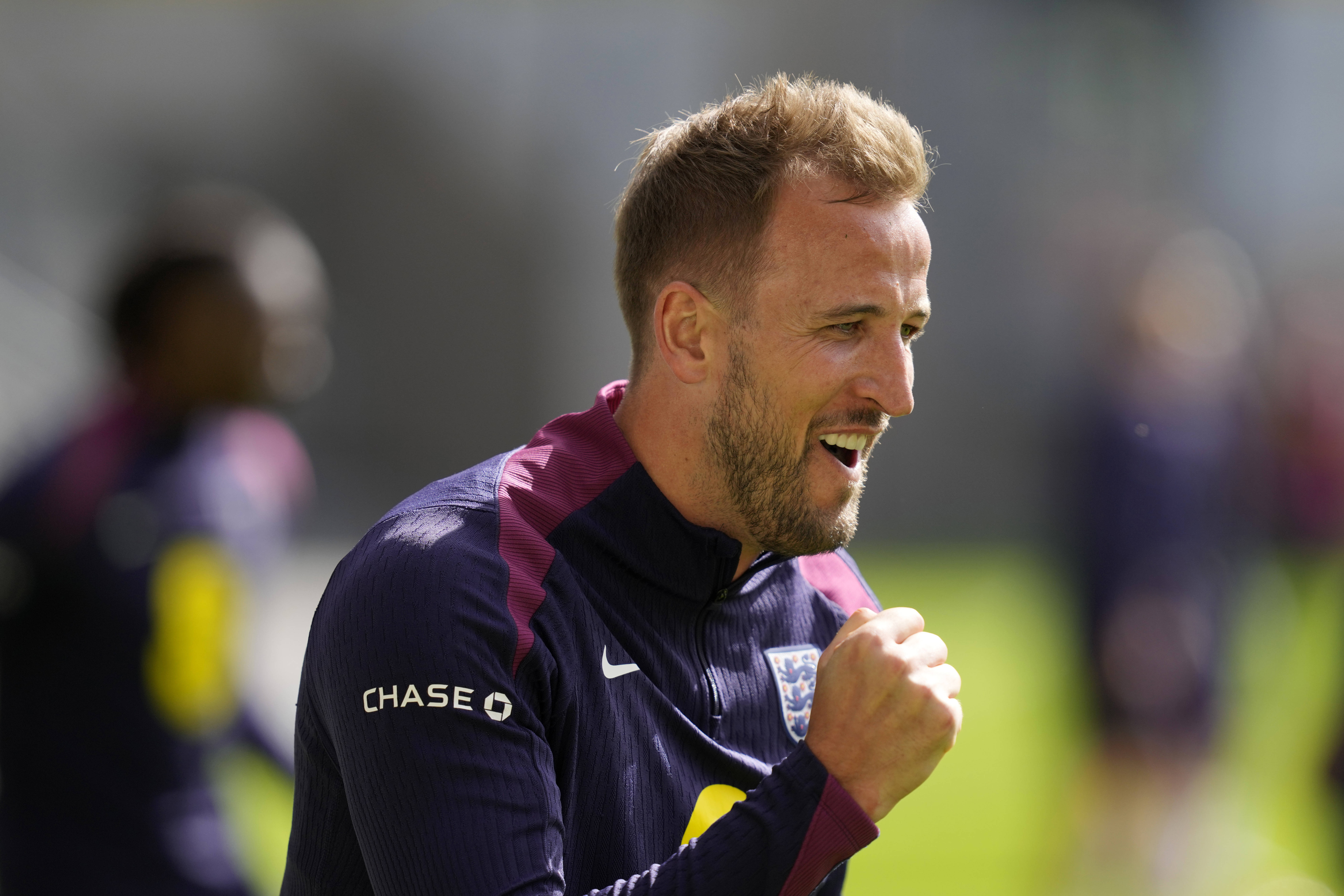 开云-凯恩重返赛场，反败为胜首场状态出色，西班牙队观众沸腾！-开云