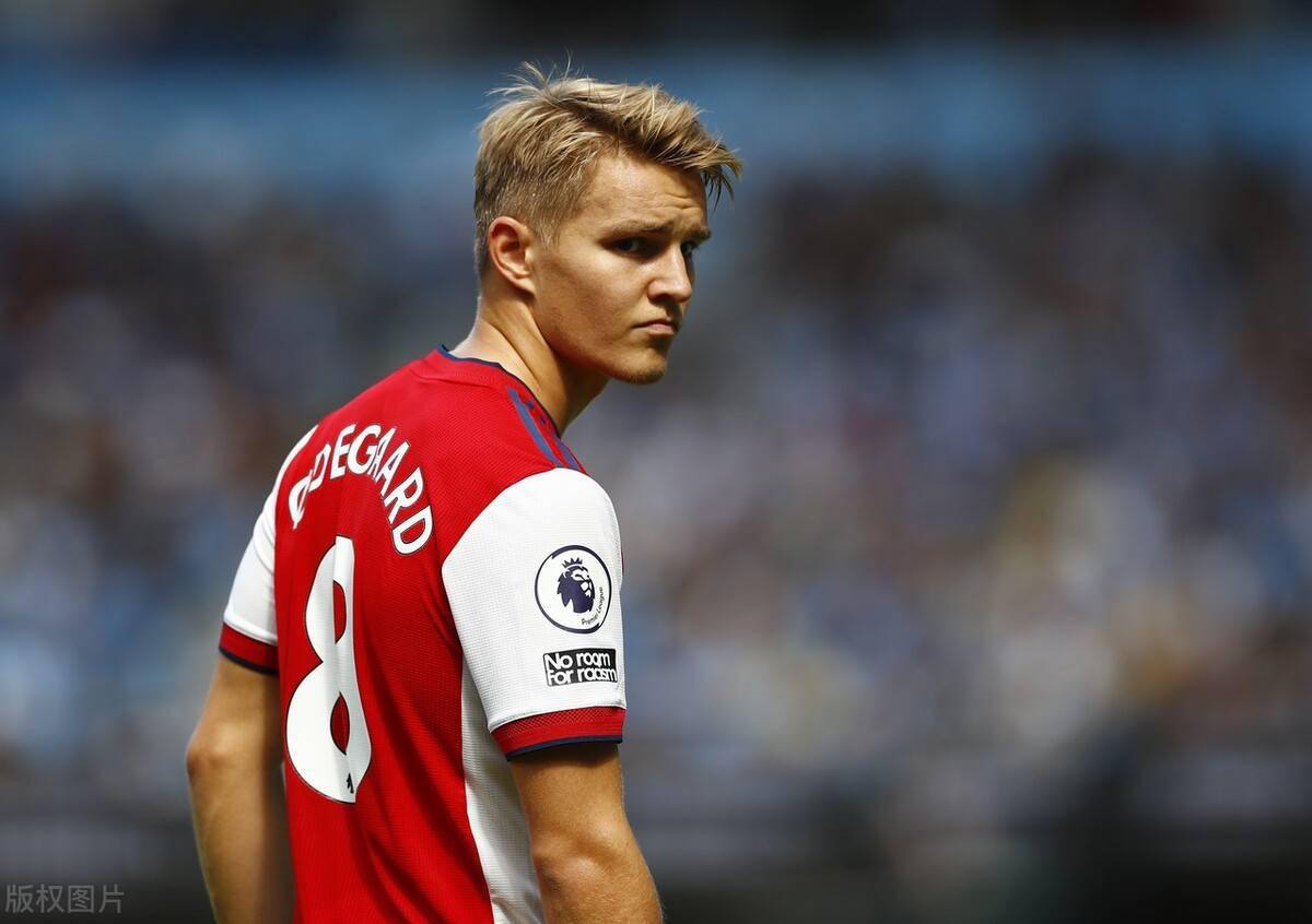 开云中国-包含冲刺阶段英超传出新动向，埃因霍温更衣室发声，管理层表态——质疑声仍在，赛程密集仍需轮换的词条-开云中国